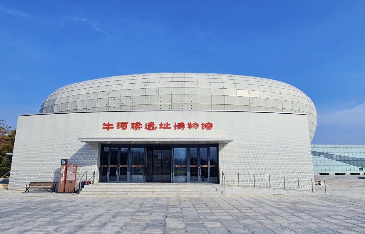 朝阳牛河梁遗址景点图片