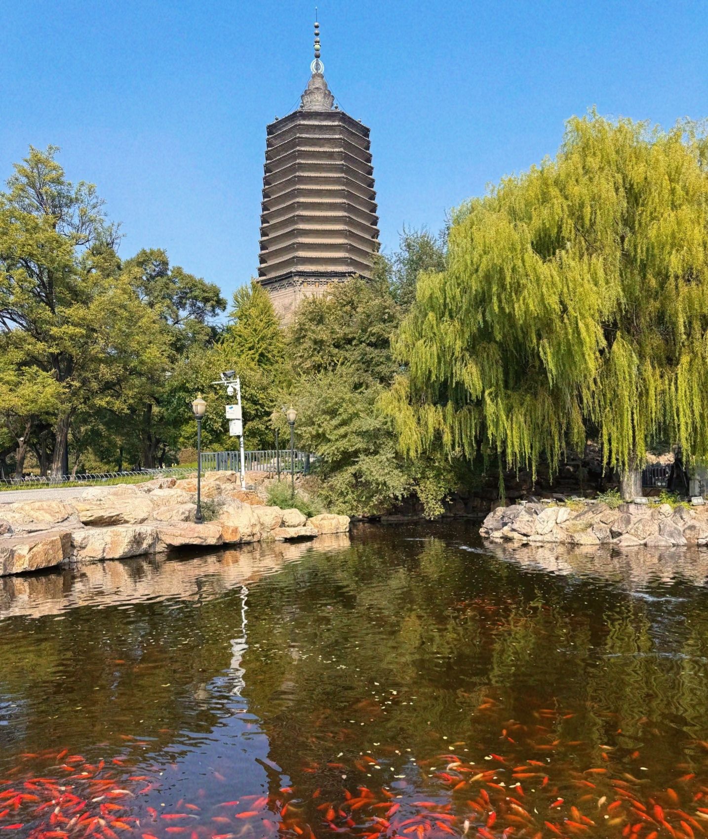 辽阳白塔景点图片