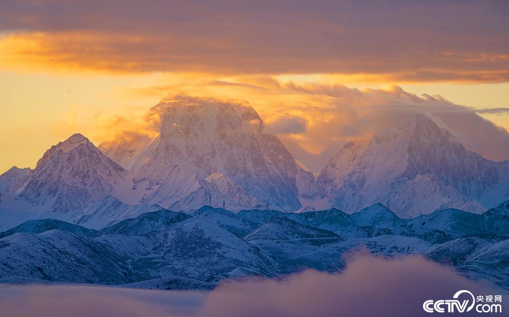 贡嘎雪山景点图片